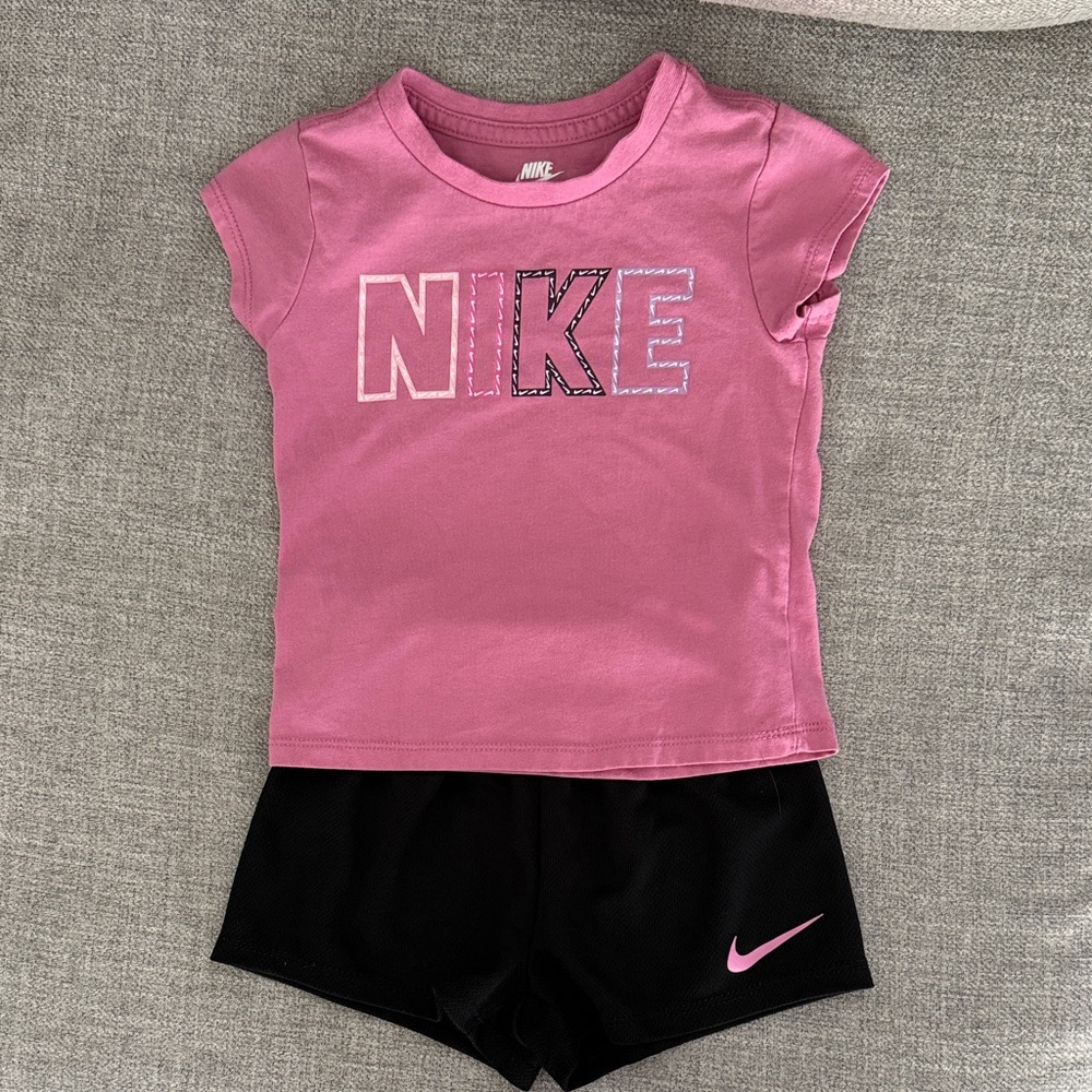 Toddler Nike Pink T-Shirt and Black Shorts Set (2T)